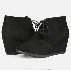 Toms Black Suede Lace-Up Ankle Booties Size 7.5